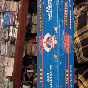 Score 1989 baseball card factory set with 660 cards + 56 magic motion trivia car
